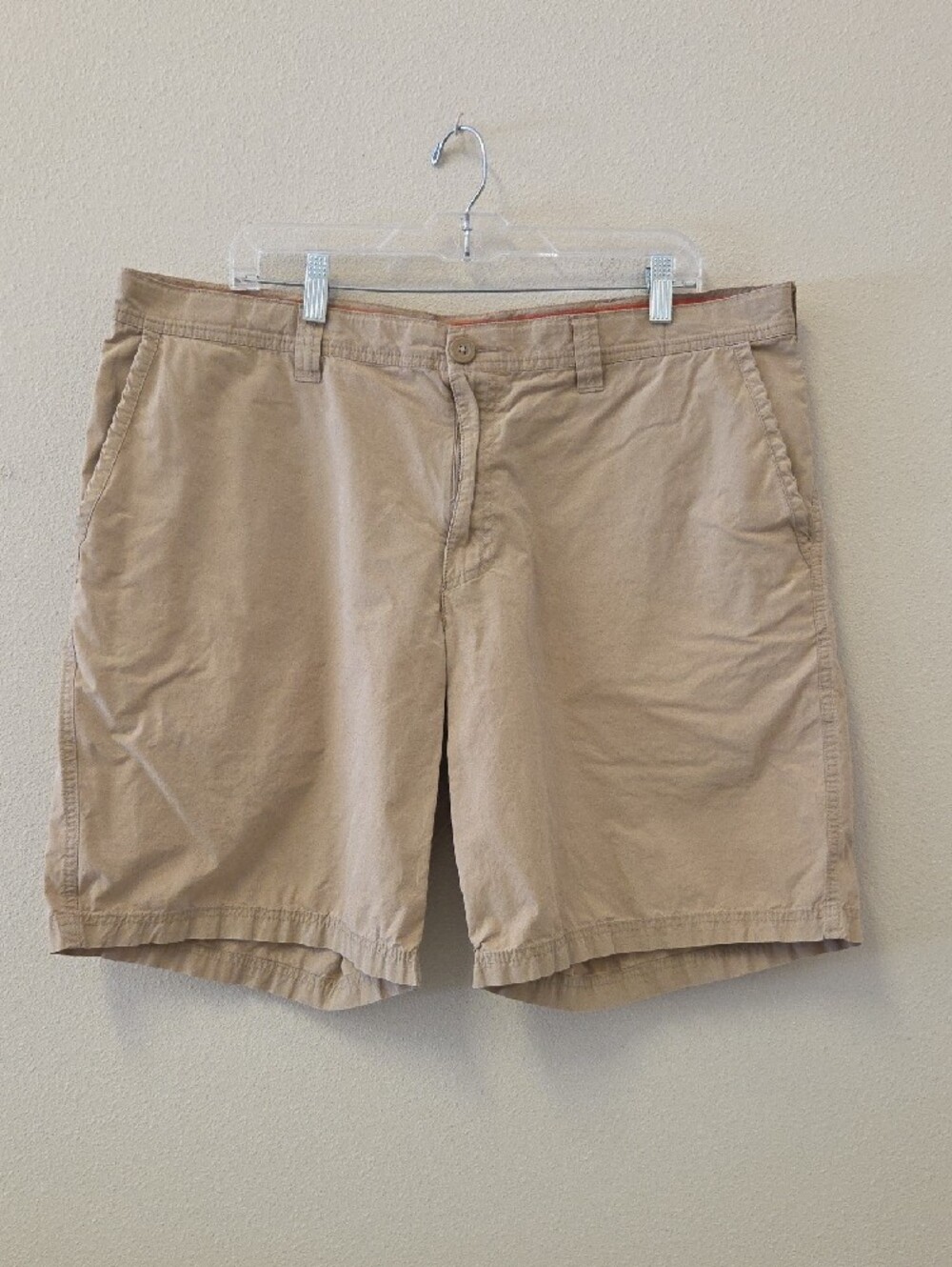 Columbia Men's Khaki Flat Front Performance Shorts Size 40